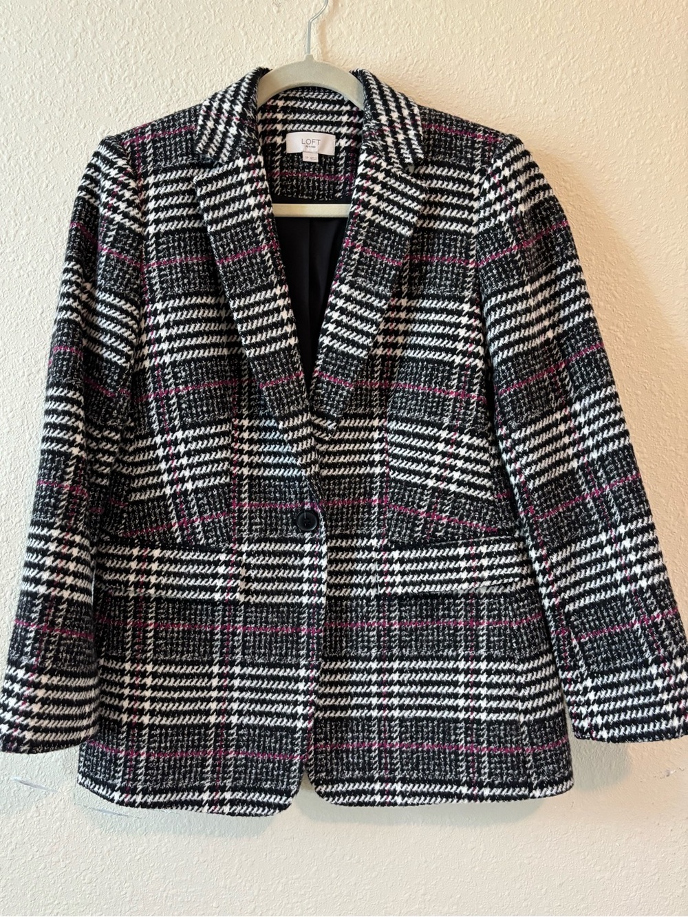 LOFT Black & White Plaid Womens Blazer with Pink Accent, size 2P